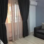 Mirror Lake Apartment