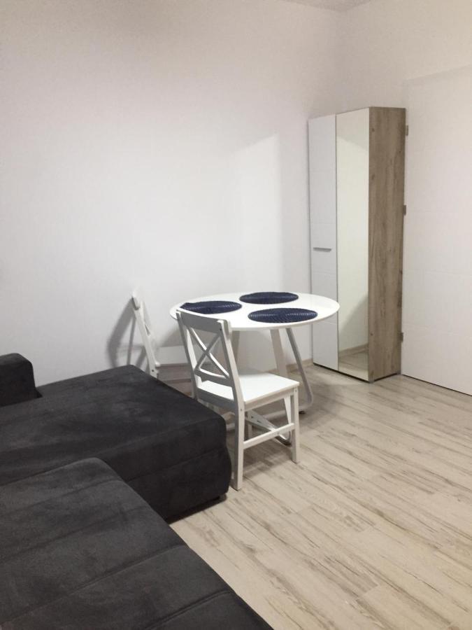 Mirror Apartment
